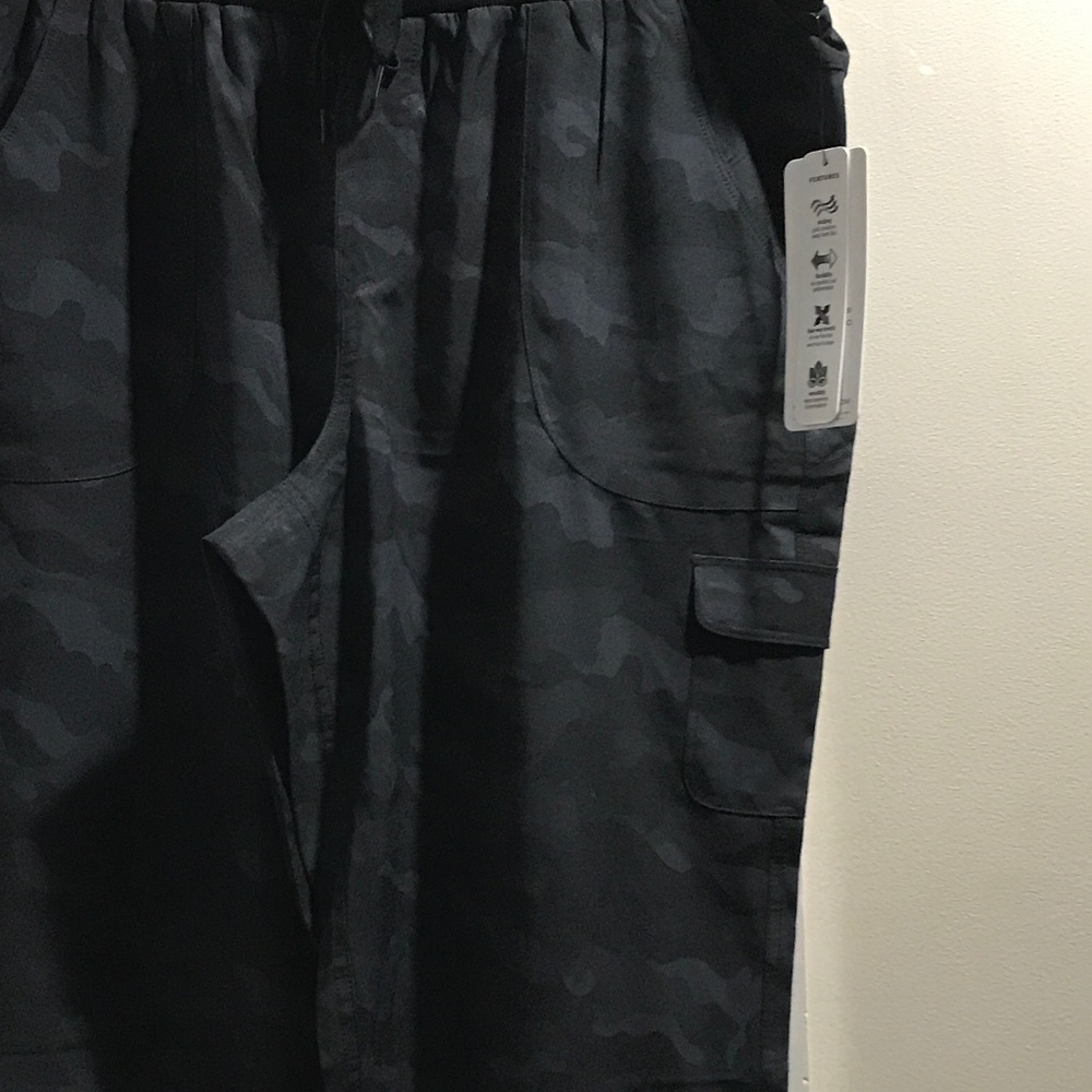 NWT RBX Crop Cargo pants Sz Large Black Camouflage - Picture 16 of 16